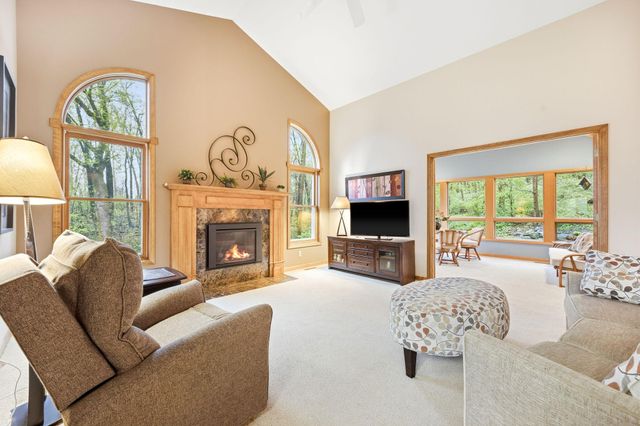 1360 Parkview Drive, Chaska, MN 55318