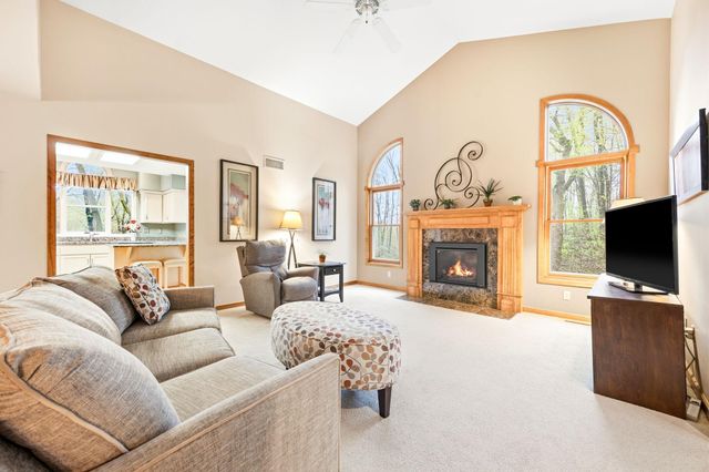1360 Parkview Drive, Chaska, MN 55318