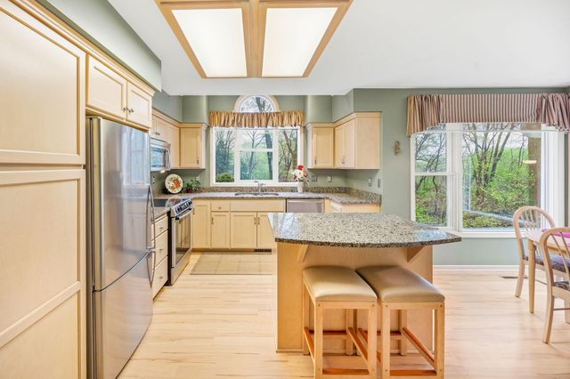 1360 Parkview Drive, Chaska, MN 55318