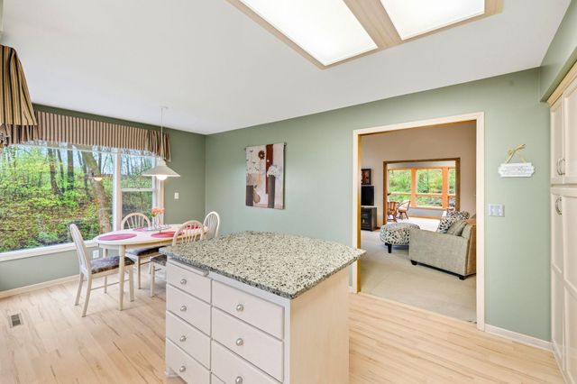 1360 Parkview Drive, Chaska, MN 55318