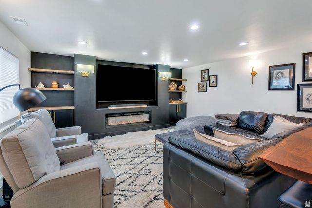 1049 S 300 E, Salem, UT 84653