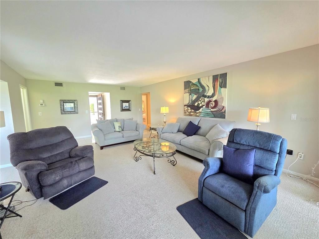Image 8 of property listing at 3516 RICHWOOD 51, Sarasota, FL 34235