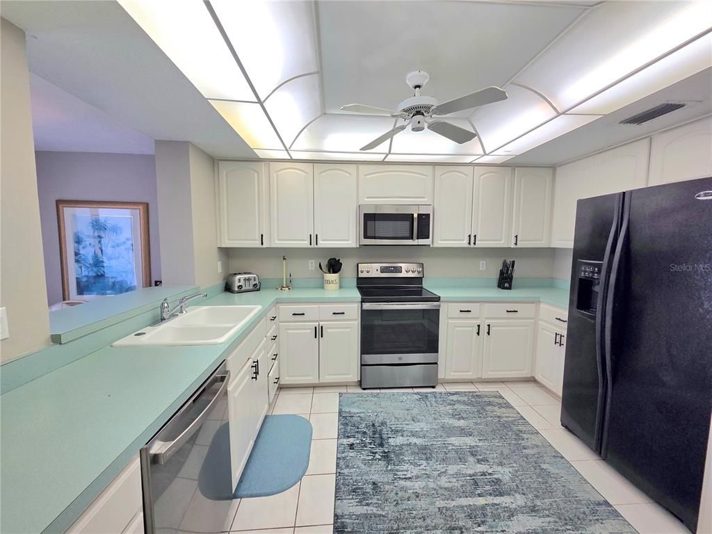 Image 9 of property listing at 3516 RICHWOOD 51, Sarasota, FL 34235
