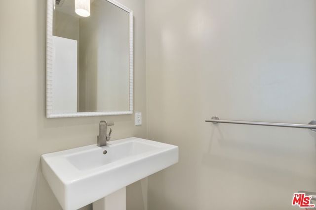 1 Northstar Street 101, Marina Del Rey, CA 90292