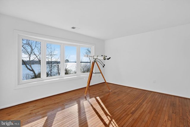 9911 INDIAN QUEEN POINT RD, Fort Washington, MD 20744