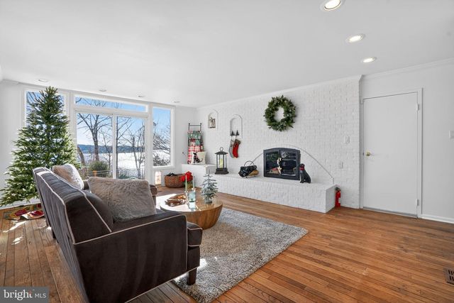 9911 INDIAN QUEEN POINT RD, Fort Washington, MD 20744