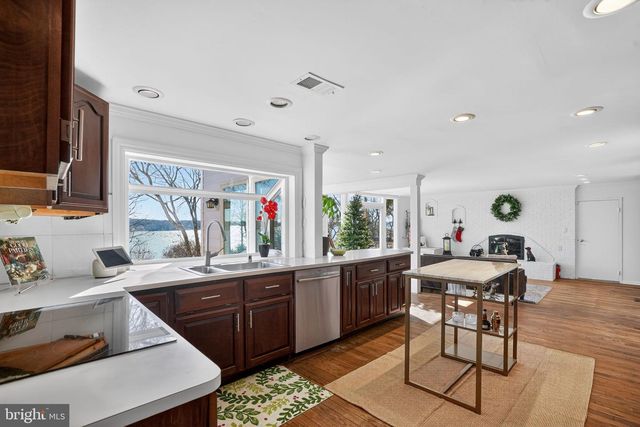 9911 INDIAN QUEEN POINT RD, Fort Washington, MD 20744