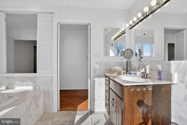 9911 INDIAN QUEEN POINT RD, Fort Washington, MD 20744