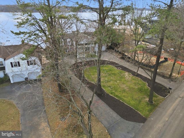 9911 INDIAN QUEEN POINT RD, Fort Washington, MD 20744