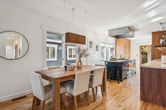 6445 Irwin Ct, Oakland, CA 94609