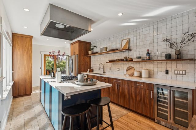 6445 Irwin Ct, Oakland, CA 94609