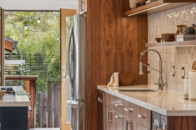 6445 Irwin Ct, Oakland, CA 94609