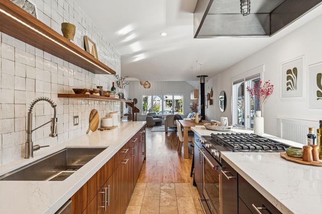 6445 Irwin Ct, Oakland, CA 94609