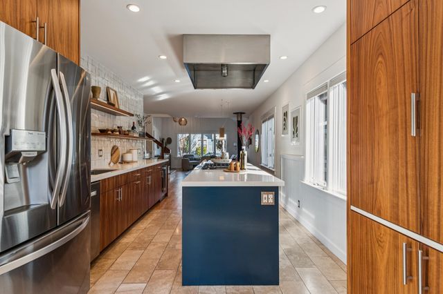 6445 Irwin Ct, Oakland, CA 94609