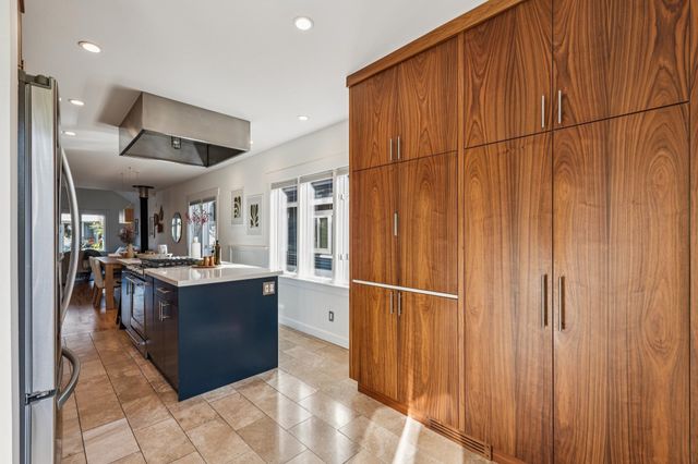 6445 Irwin Ct, Oakland, CA 94609