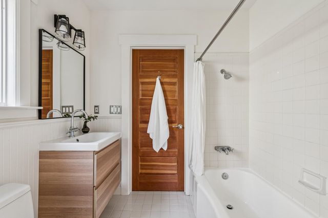 6445 Irwin Ct, Oakland, CA 94609