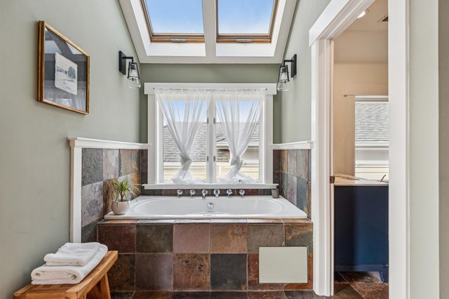 6445 Irwin Ct, Oakland, CA 94609