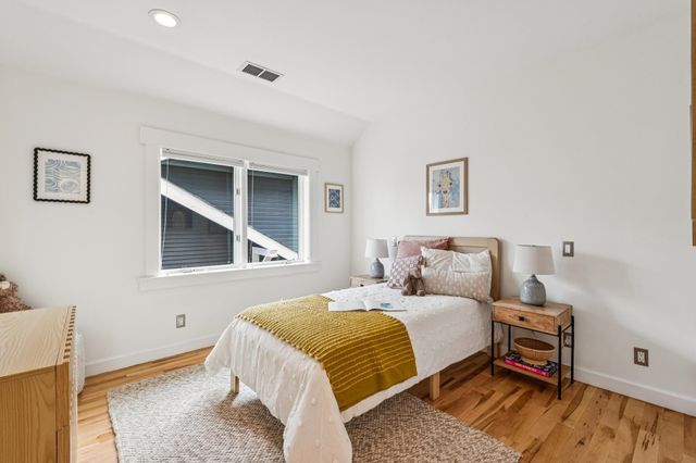 6445 Irwin Ct, Oakland, CA 94609