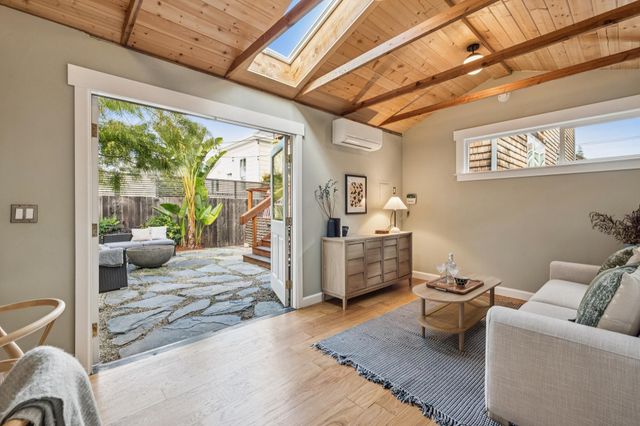 6445 Irwin Ct, Oakland, CA 94609