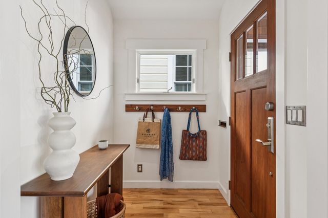 6445 Irwin Ct, Oakland, CA 94609