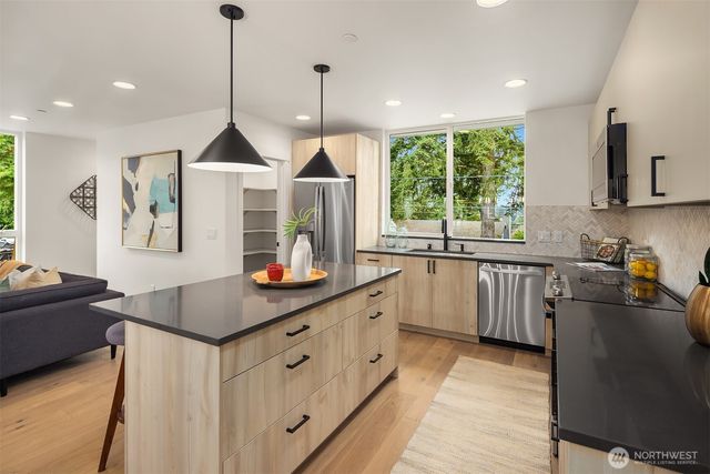 13546 39th Avenue NE, Seattle, WA 98125