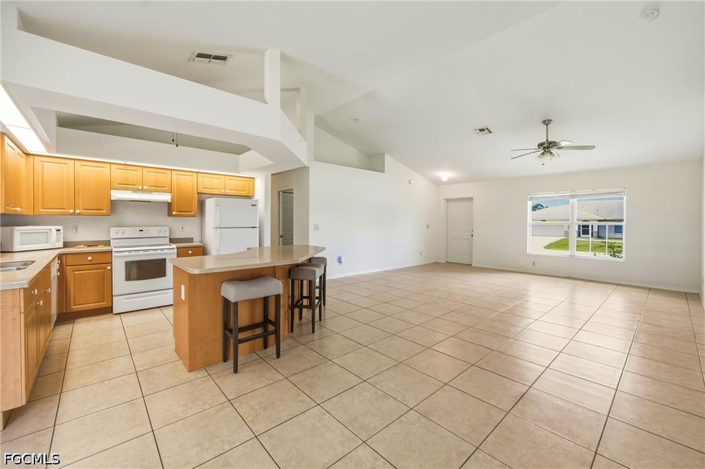 Image 10 of property listing at 2022 SW 15th AVE, Cape Coral, FL 33991