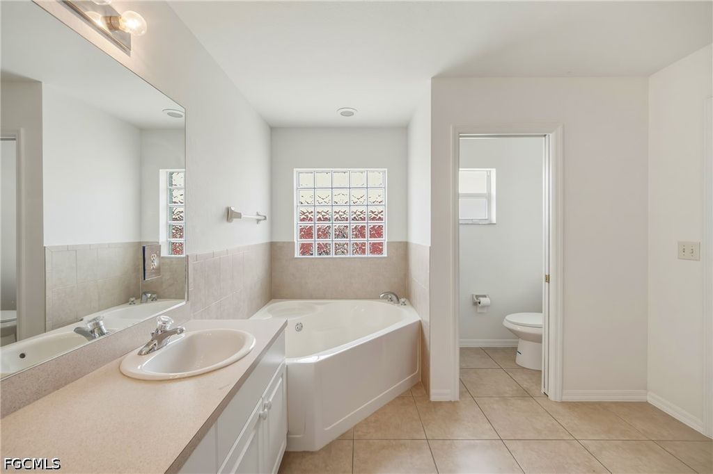 Image 14 of property listing at 2022 SW 15th AVE, Cape Coral, FL 33991