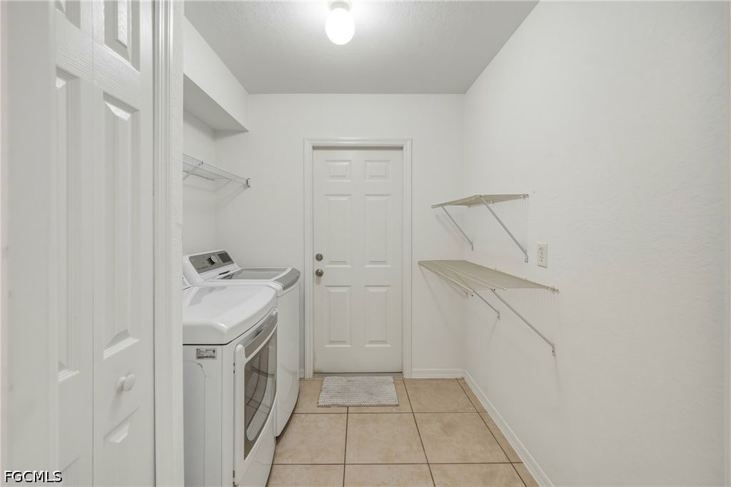 Image 16 of property listing at 2022 SW 15th AVE, Cape Coral, FL 33991