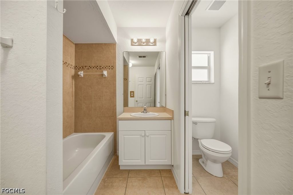 Image 20 of property listing at 2022 SW 15th AVE, Cape Coral, FL 33991