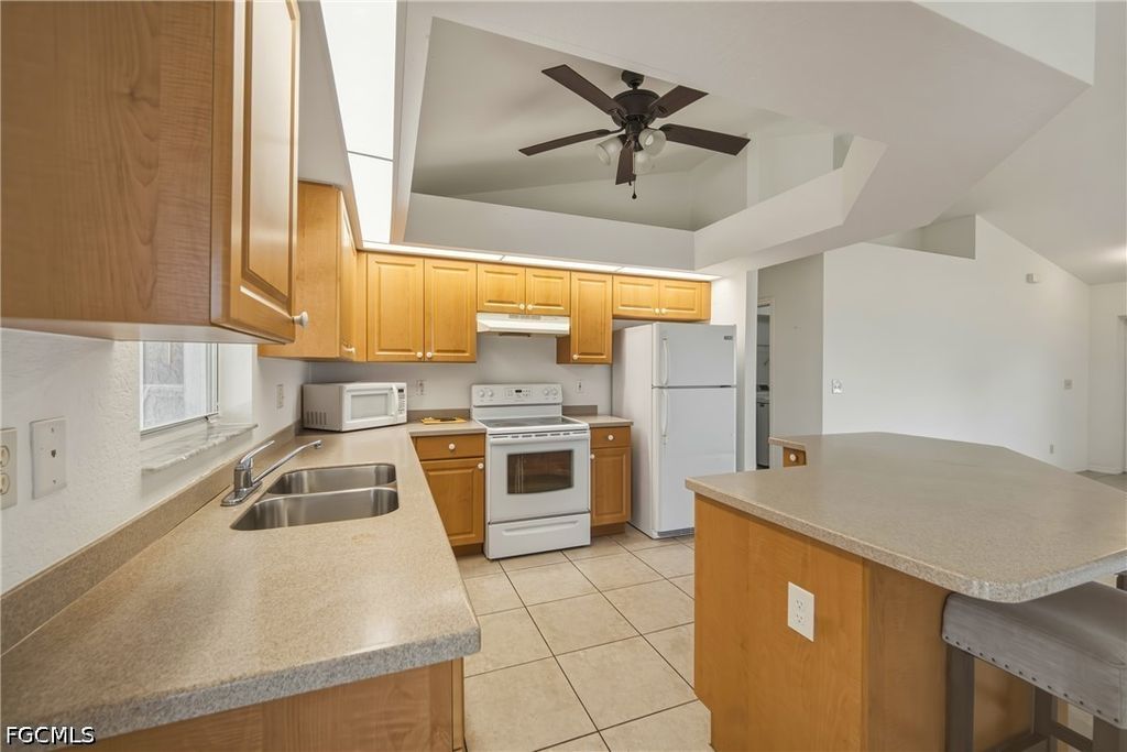Image 9 of property listing at 2022 SW 15th AVE, Cape Coral, FL 33991