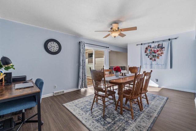 2213 Parkfield DRIVE, West Bend, WI 53090