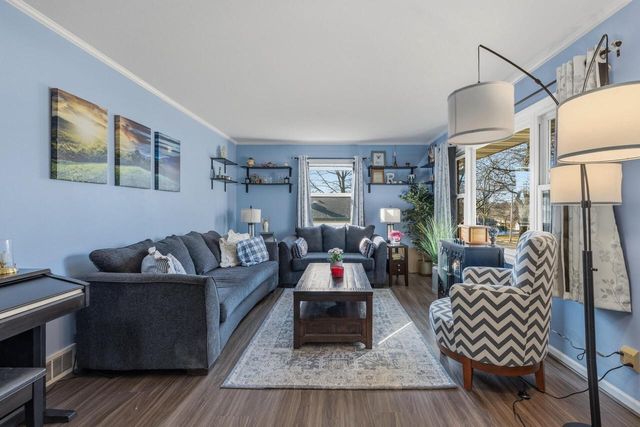 2213 Parkfield DRIVE, West Bend, WI 53090