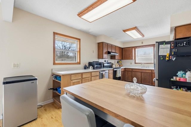 2213 Parkfield DRIVE, West Bend, WI 53090