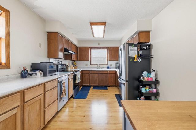 2213 Parkfield DRIVE, West Bend, WI 53090