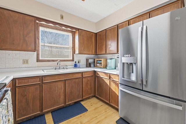 2213 Parkfield DRIVE, West Bend, WI 53090