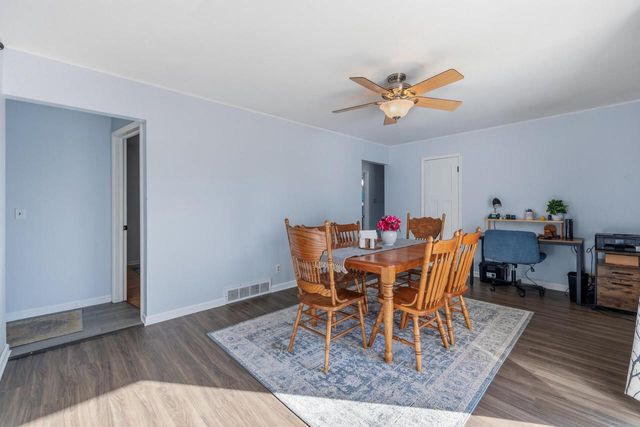 2213 Parkfield DRIVE, West Bend, WI 53090