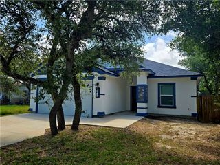 329 N 10th St, Aransas Pass, TX 78336