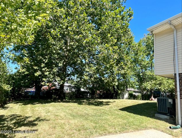 12303 Brookgreen Dr, Louisville, KY 40243