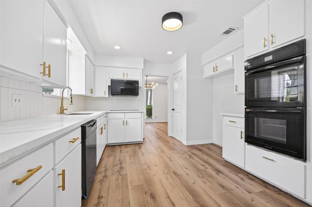 1123 Suwanee Lane, Houston, TX 77090
