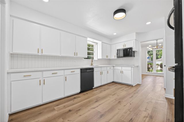 1123 Suwanee Lane, Houston, TX 77090