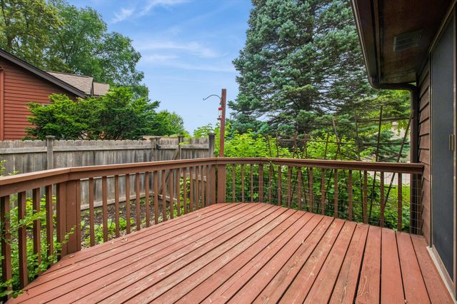 460 Oakhill Road, Chaska, MN 55318