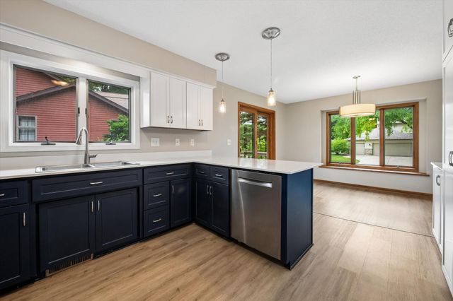 460 Oakhill Road, Chaska, MN 55318