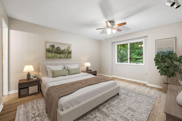 460 Oakhill Road, Chaska, MN 55318