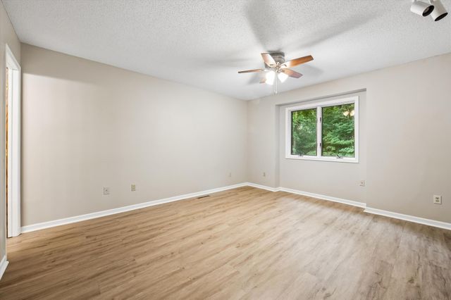 460 Oakhill Road, Chaska, MN 55318