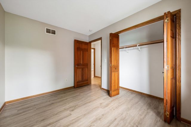 460 Oakhill Road, Chaska, MN 55318