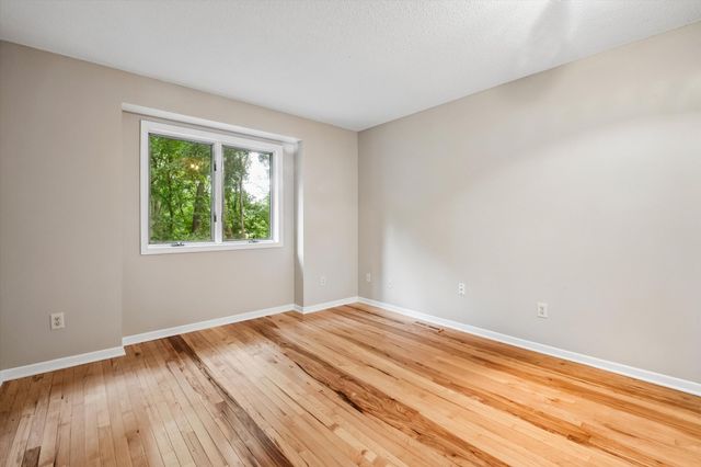 460 Oakhill Road, Chaska, MN 55318