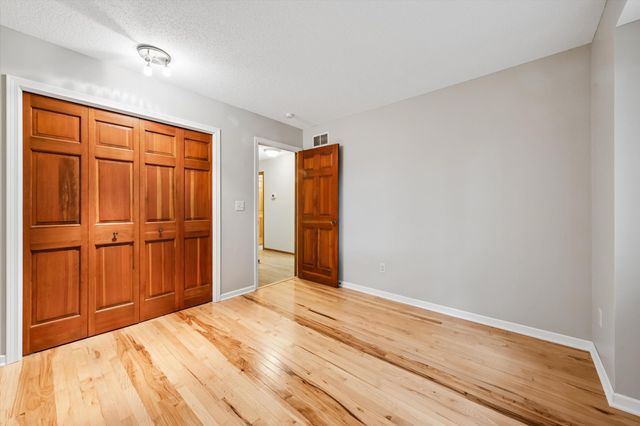 460 Oakhill Road, Chaska, MN 55318