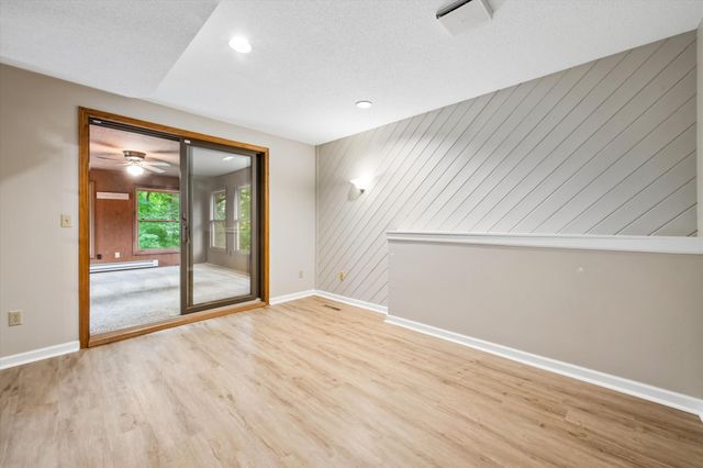 460 Oakhill Road, Chaska, MN 55318