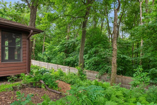 460 Oakhill Road, Chaska, MN 55318
