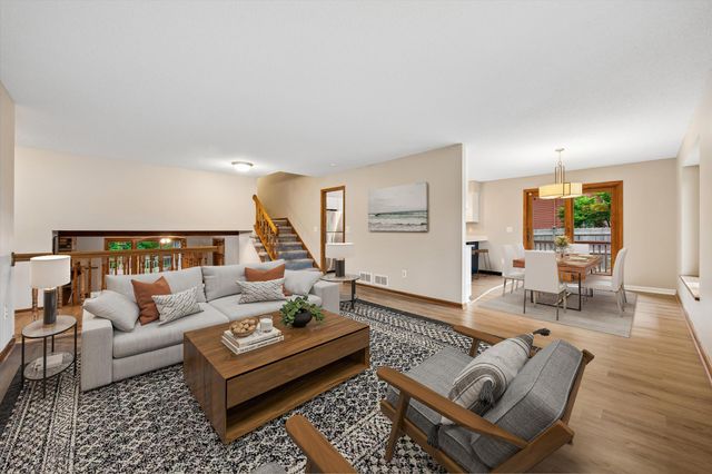 460 Oakhill Road, Chaska, MN 55318